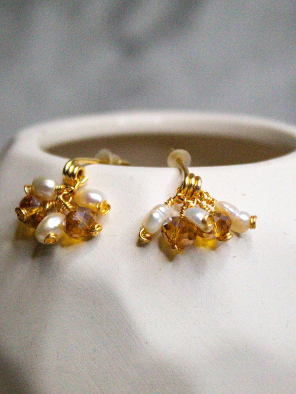 Pearls and crystals studs - Picture 4 of 4